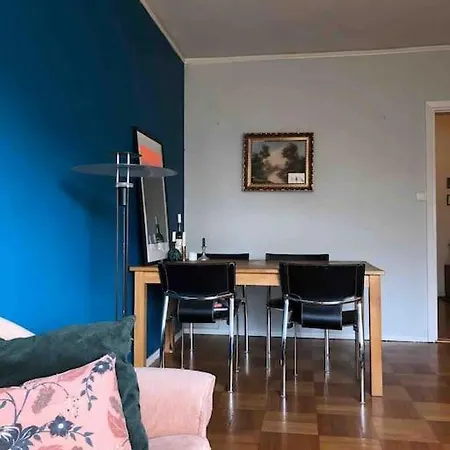 Casual Two-bedroom Lägenhet